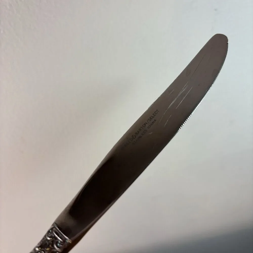 Reed And Barton Select BAROQUE Stainless Flatware 4 Dinner Knives & 1 Spoon